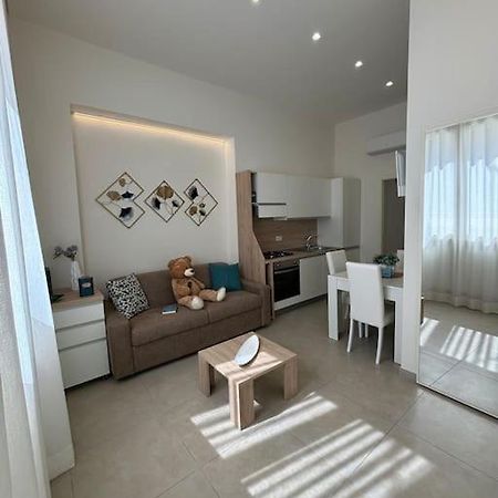 Teddy'S Home Luminoso Accogliente E Moderno Racale Luaran gambar