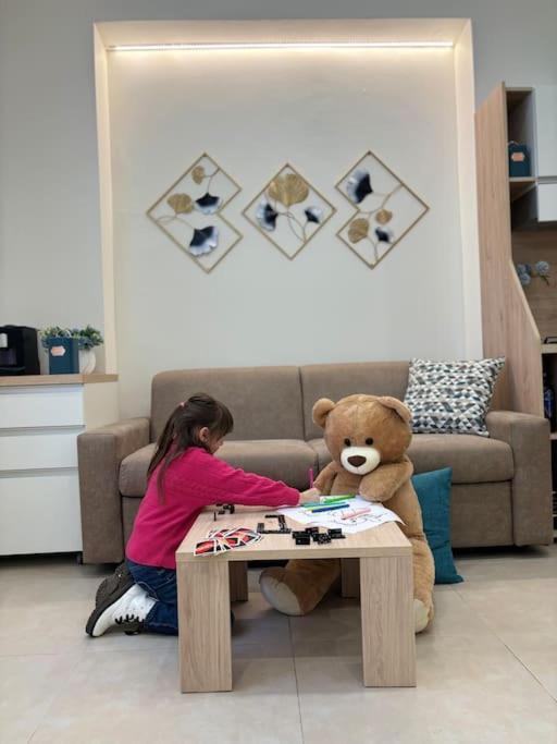Teddy'S Home Luminoso Accogliente E Moderno Racale Luaran gambar
