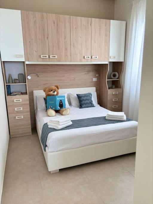 Teddy'S Home Luminoso Accogliente E Moderno Racale Luaran gambar